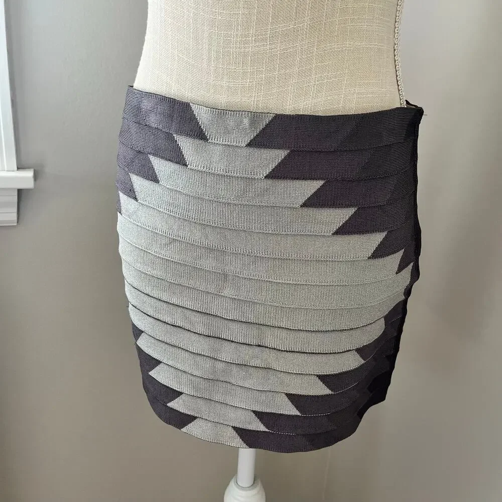 NEW Haute Hippie Gray Aztec Print Micro Mini Skirt Size Medium - Picture 5 of 10